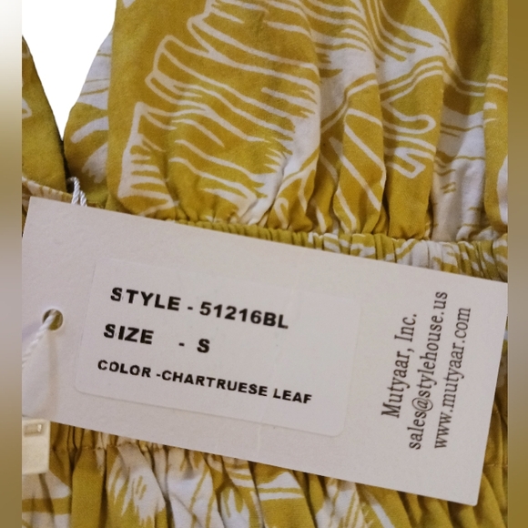 NWT Sim & Sam V-neck cotton crop.  Womens.  Size: Small - Picture 2 of 8